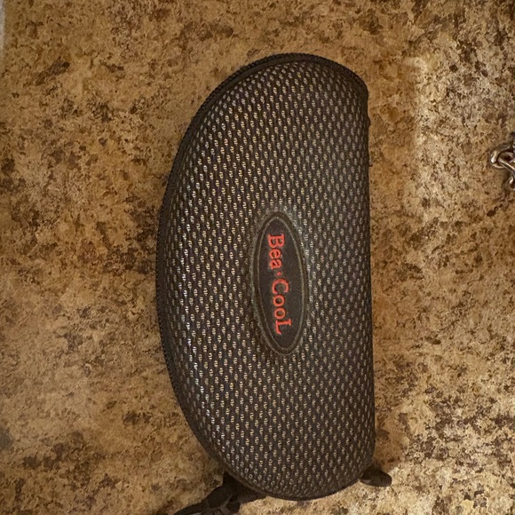 Bea CooL Black and Gray Sunglasses Case - Picture 1 of 3